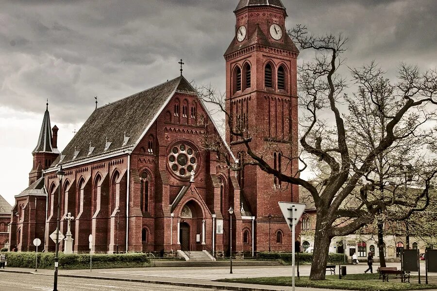 Церковь языков. Миккели деревянная церковь. Бурк-ан-брес. Церковь село сиалеевская пятина. Яз церковь.