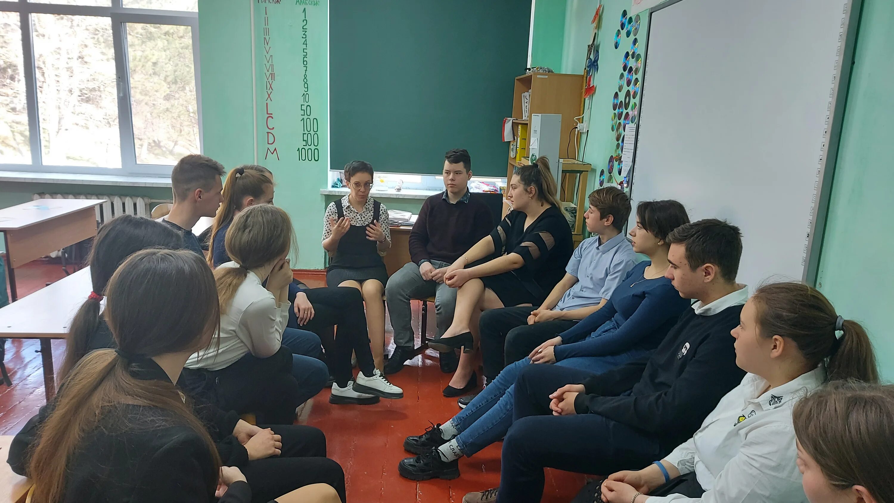 В. Красномакская сош бахчисарайский район. Учитель литературы бахчисарай 4 школа. Сергей александрович учитель географии красномакская сош. Фото скалистовской школы.