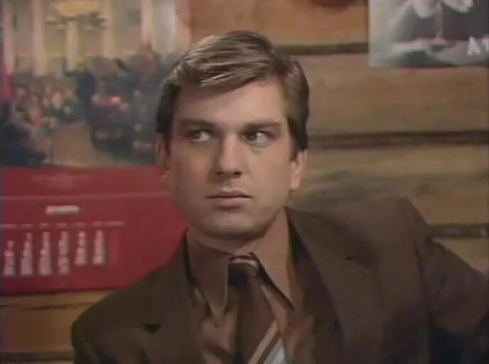 Трое в красном. Тонино бенаквиста. Мп3 красный с черным. Для троих красный. Трое в красном.