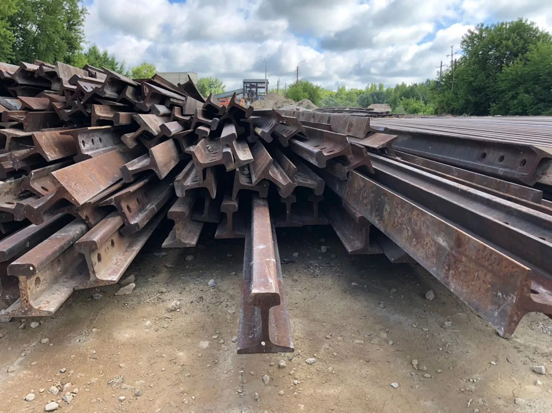 Продам р 50. Накладка переходная р65-р50 левая. Метр в рельсе р 65. Накладки двухголовые для рельсов стыковые р-75, р-65, р-50, р-43. Накладка сварная р65 р50.