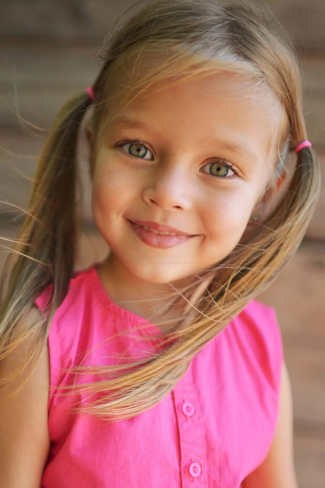 Funkyimg дочка. Little cutie. Дети с цветами. Little cutie. Девочка с голубыми глазами.