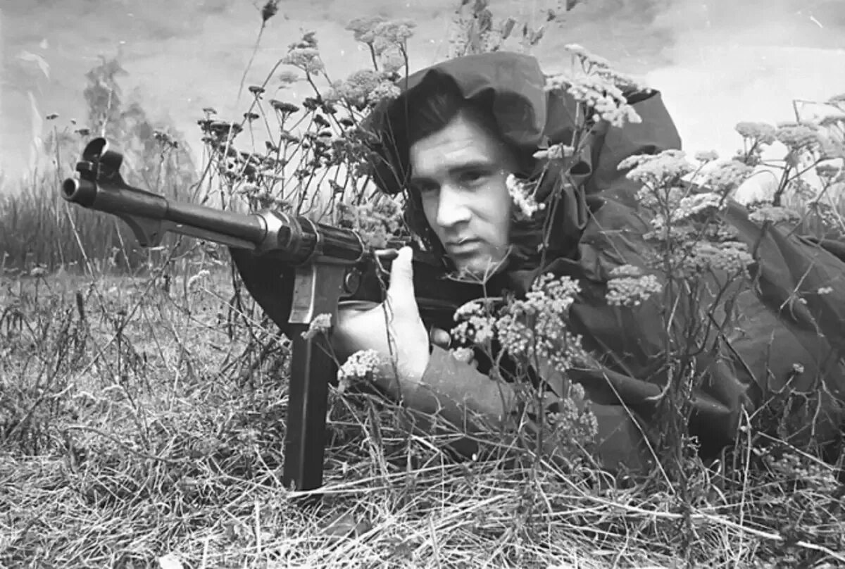 14 февраля 1943 освобожден ворошиловград. Великая отечественная война. Великая отечественная война 1941-1945г бакеево. Вторая мировая война в россии 1941-1945. Война великая отечественная война 1941-1945 сталинград.