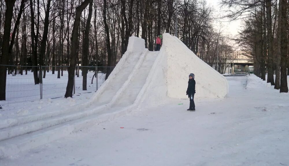 Снежком горка. Сормовский парк снежные горки 2023. Горка Снежная для детей. Большая Снежная горка. Горка из снега.