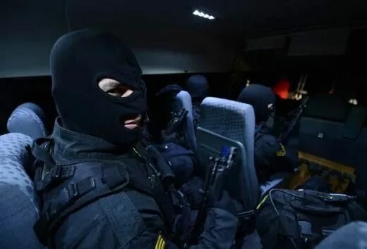 Селфи солдата в маске. Masked military men. Тактический противогаз спецназа. Masked military men. Боевая маска.
