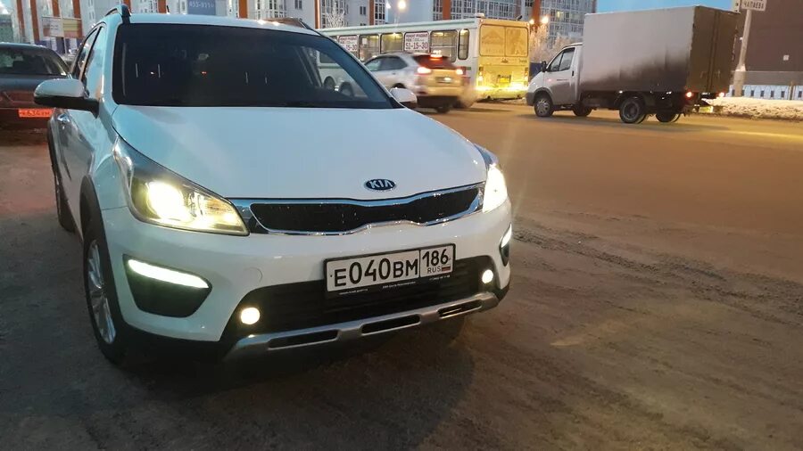 Рио х дхо. Ходовые огни Киа Рио х лайн. Kia Rio x-line с ходовыми огнями. Ходовые огни Kia Rio x-line 2018. ДХО Киа Рио х 2021.