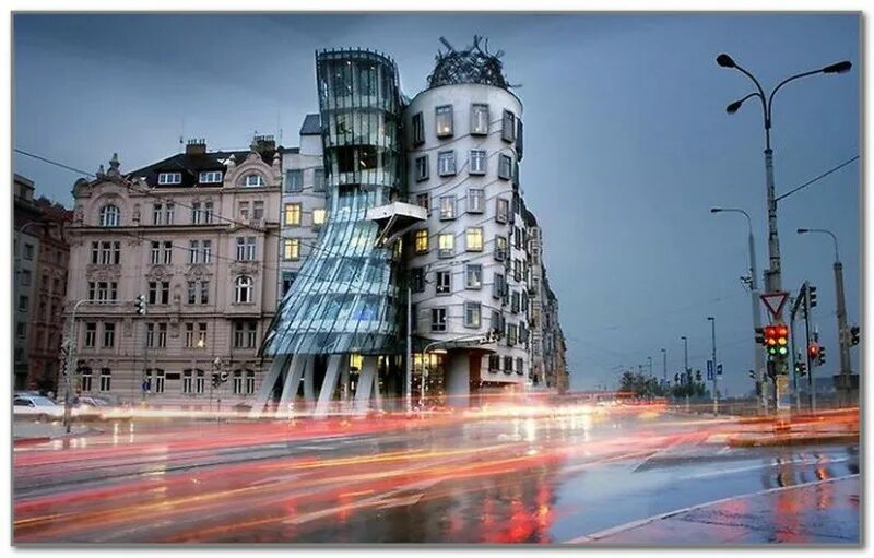 Танцующий дом в Праге Архитектор. Танцующий дом Фрэнк Гери. Фрэнк Гери и Владо Милунич. Танцующий дом в Праге.. Танцующий дом в Праге Чехия внутри.