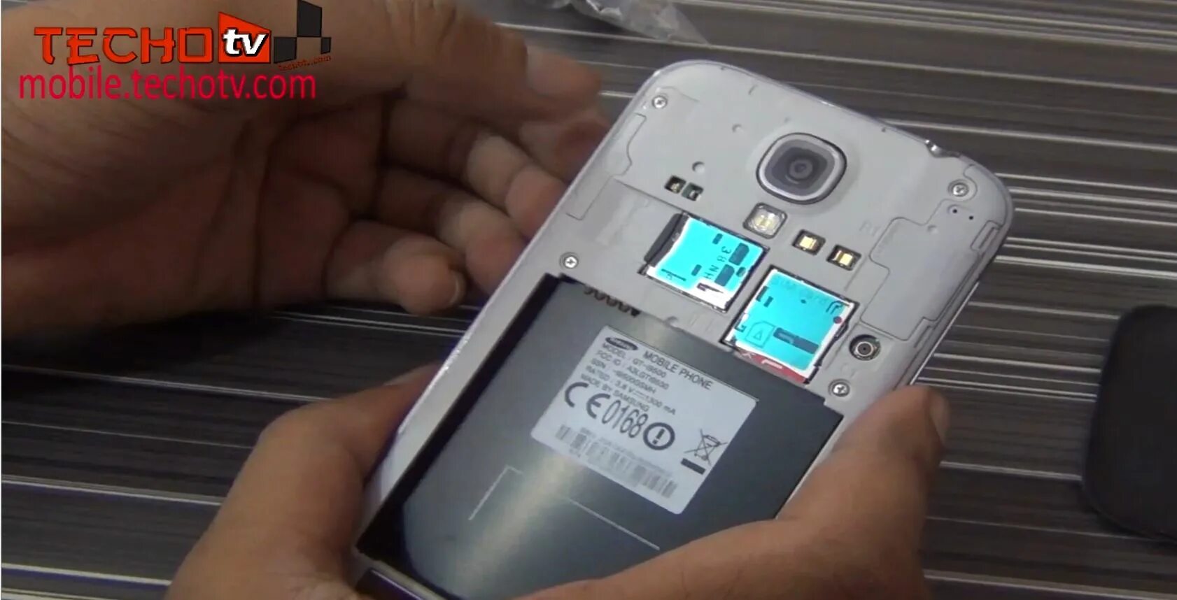 Как установить сим на самсунг. Samsung s4 симка. самсунг галакси с 4 мини сикарты вставка. s4 mini samsung сим карта. вставить симку в самсунг.