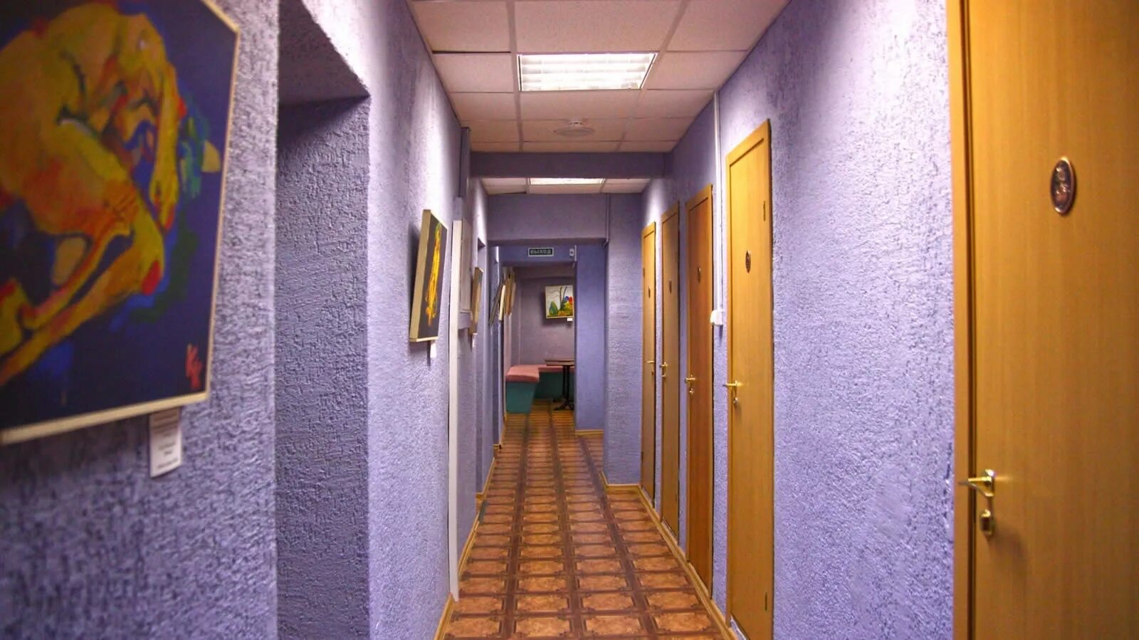 Коридор общежития. Интерьер коридора в общежитии. Коридор (помещение). Коридор студенческого общежития. Стены общежития
