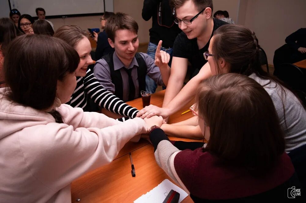 Включи интеллектуальные игры. Участники интеллектуальной игры. клуб интеллектуальных игр. интеллектуальные игры для студентов. интеллектуальная игра для молодежи.