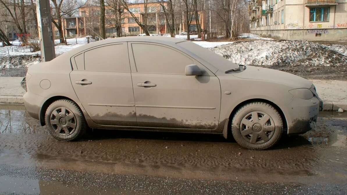 Почему машина грязная. Грязный автомобиль. Очень грязная машина. Грязная машина зимой. Грязные машины зимой в Москве.
