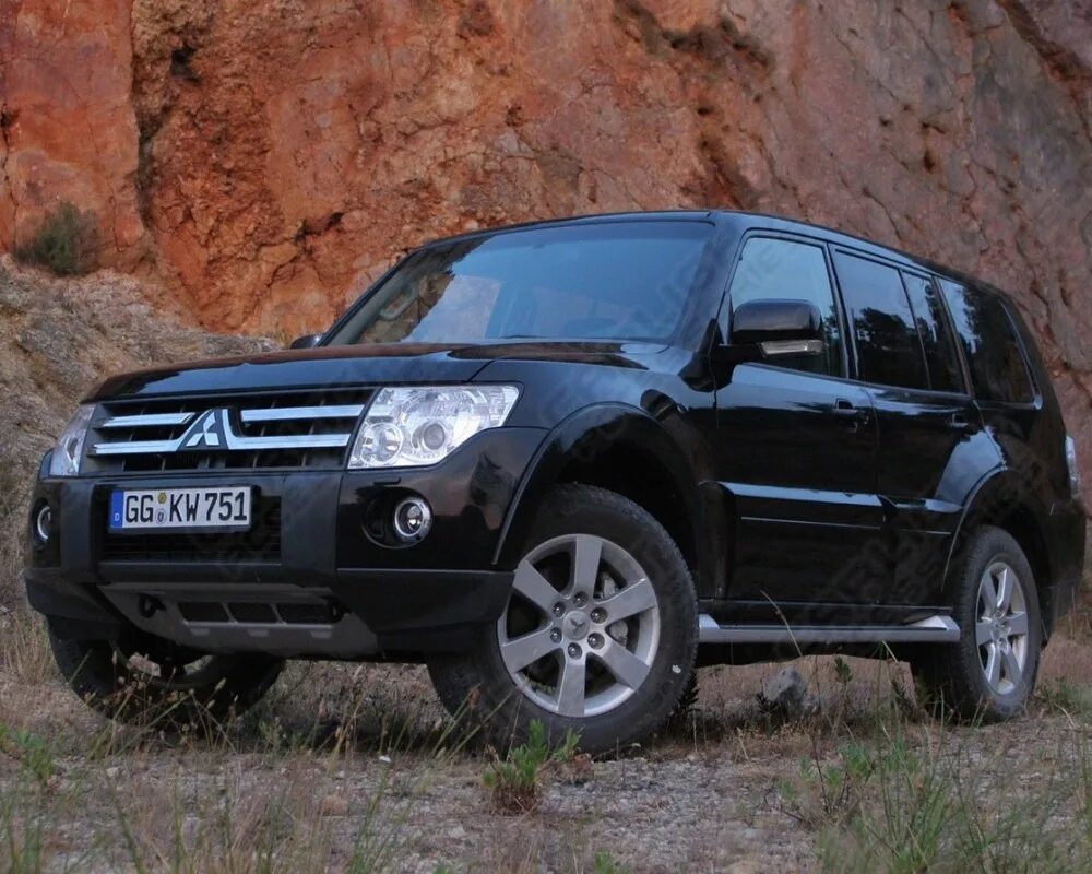 Какой паджеро купить. Mitsubishi Pajero 2006. Митсубиси Паджеро 4 2006. Mitsubishi Pajero 4 2006-2014. Mitsubishi Pajero 4 поколение, 2006.