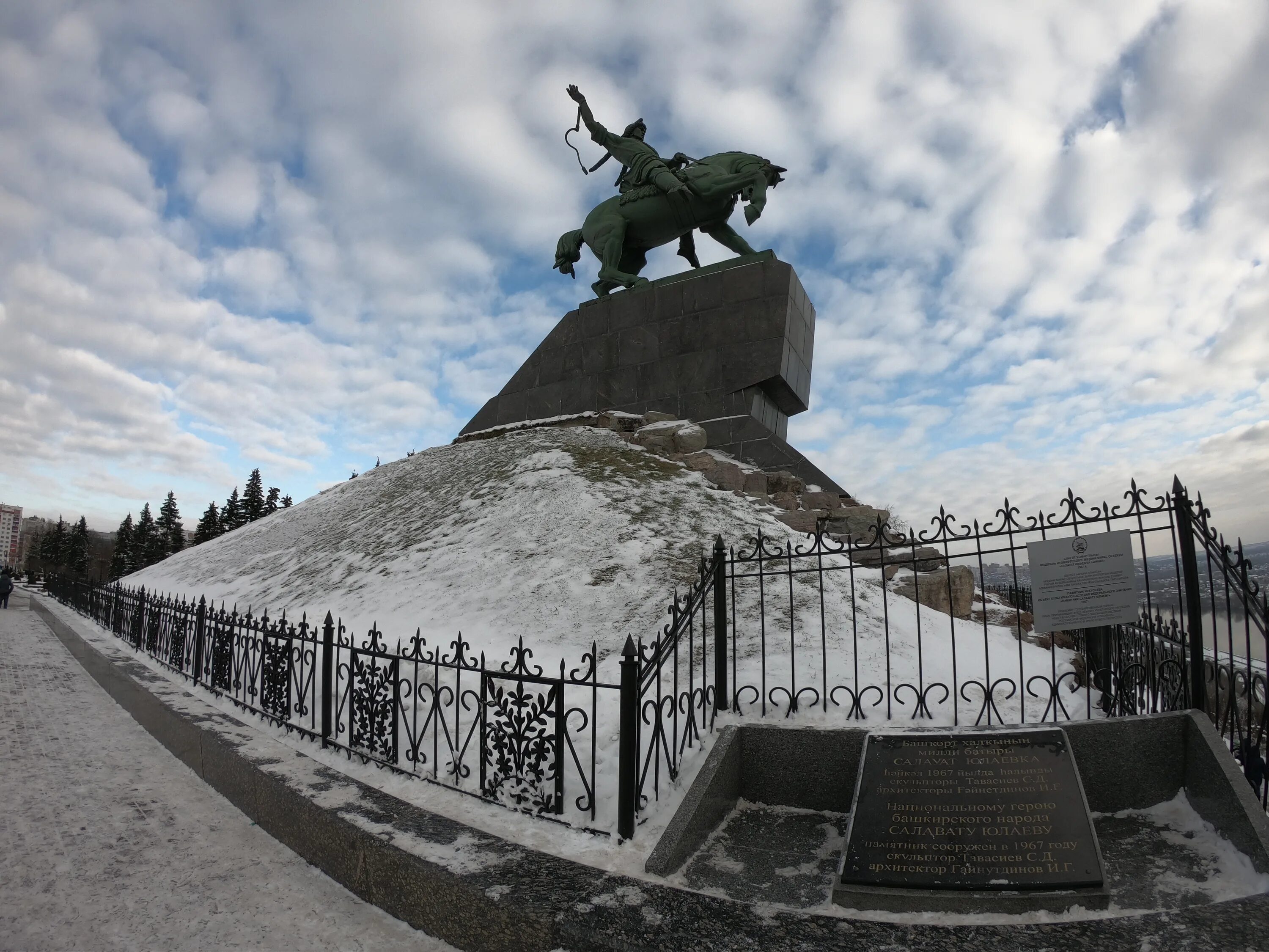 Камера площадь салавата юлаева. Площадь салавата юлаева в уфе. салават юлаев памятник в уфе. памятник салавату юлаеву в уфе. салават юлаев памятник в стерлитамаке.