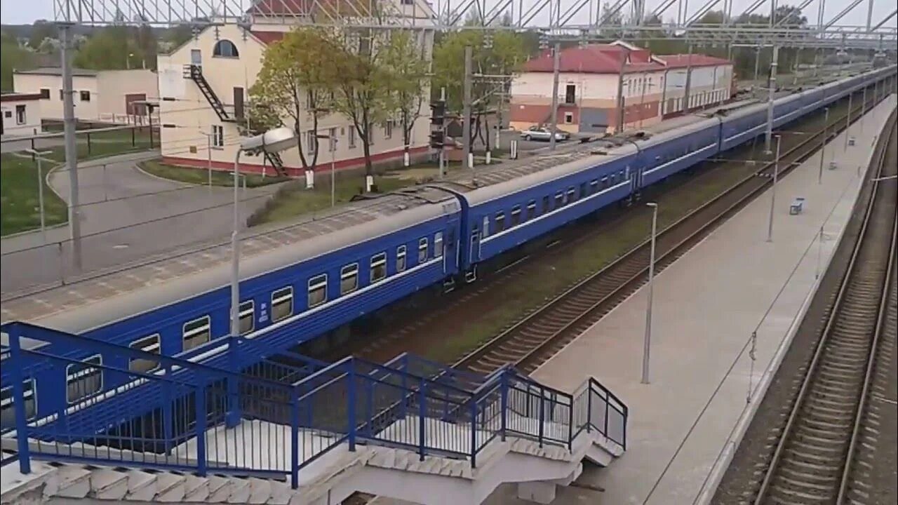 Поезд Гомель. Станция б. Поезд 606. Минск Гомель поезд.