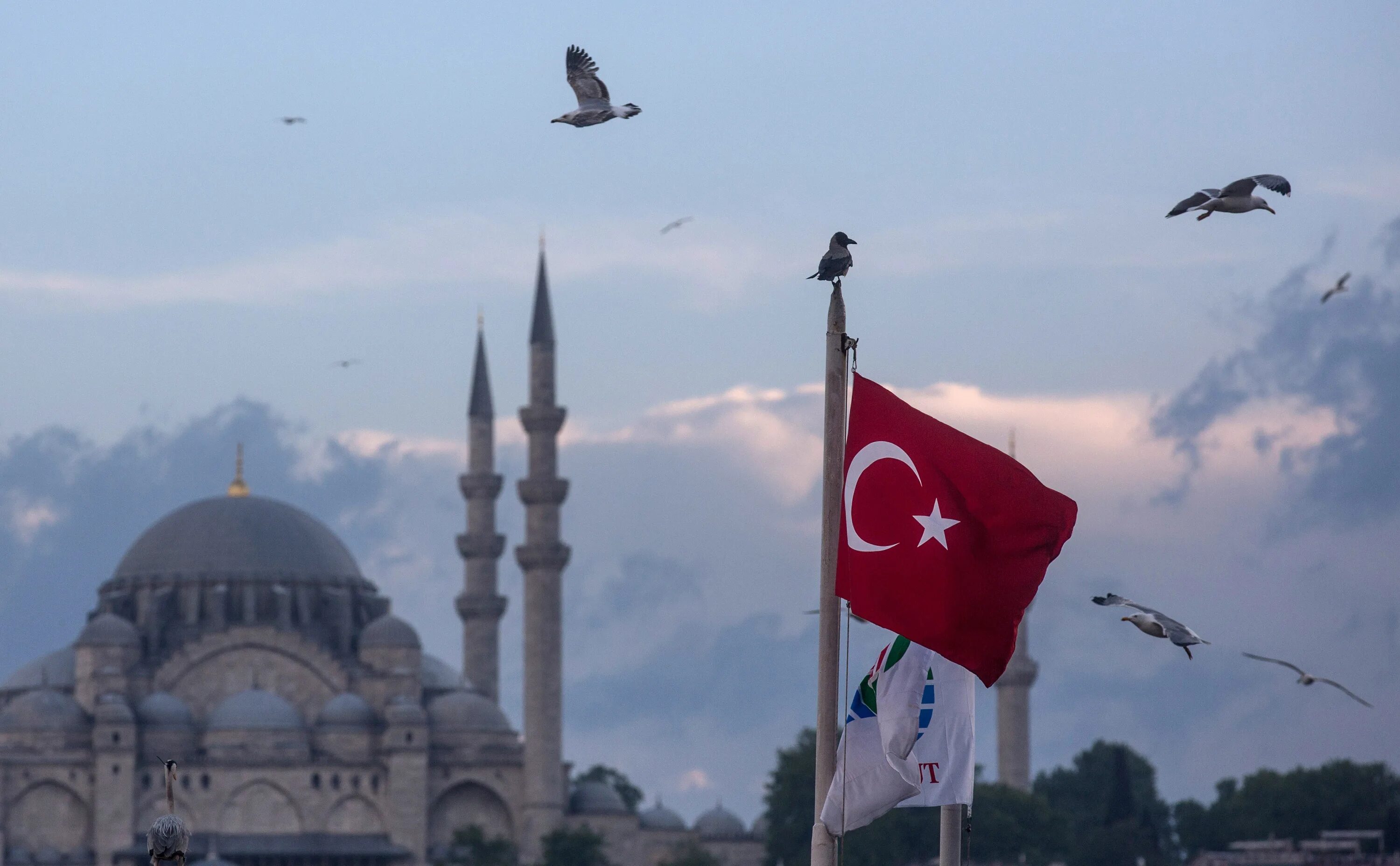 Турция россия стамбул. Анкара Турция флаг. Флаг Турции Босфор. Россия и Турция. Флаг России и Турции.