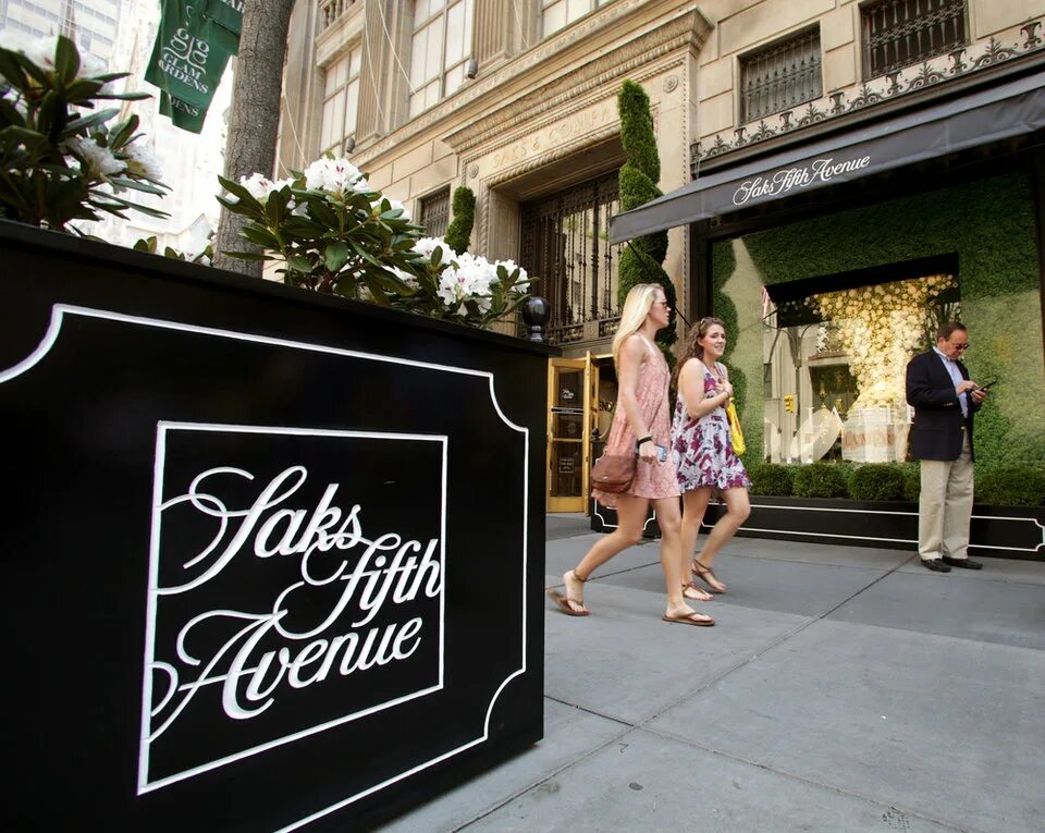 Saks fifth. Saks Fifth Avenue. Chloe Bailey Saks Fifth Avenue. Fifth Avenue briefly. Saks Fifth Avenue logo by Michael Beirut.