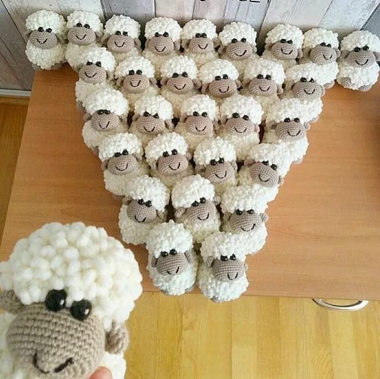 поделка овечка. игрушки из помпонов. поделка барашек. поделка овечка. как сделать барашка.