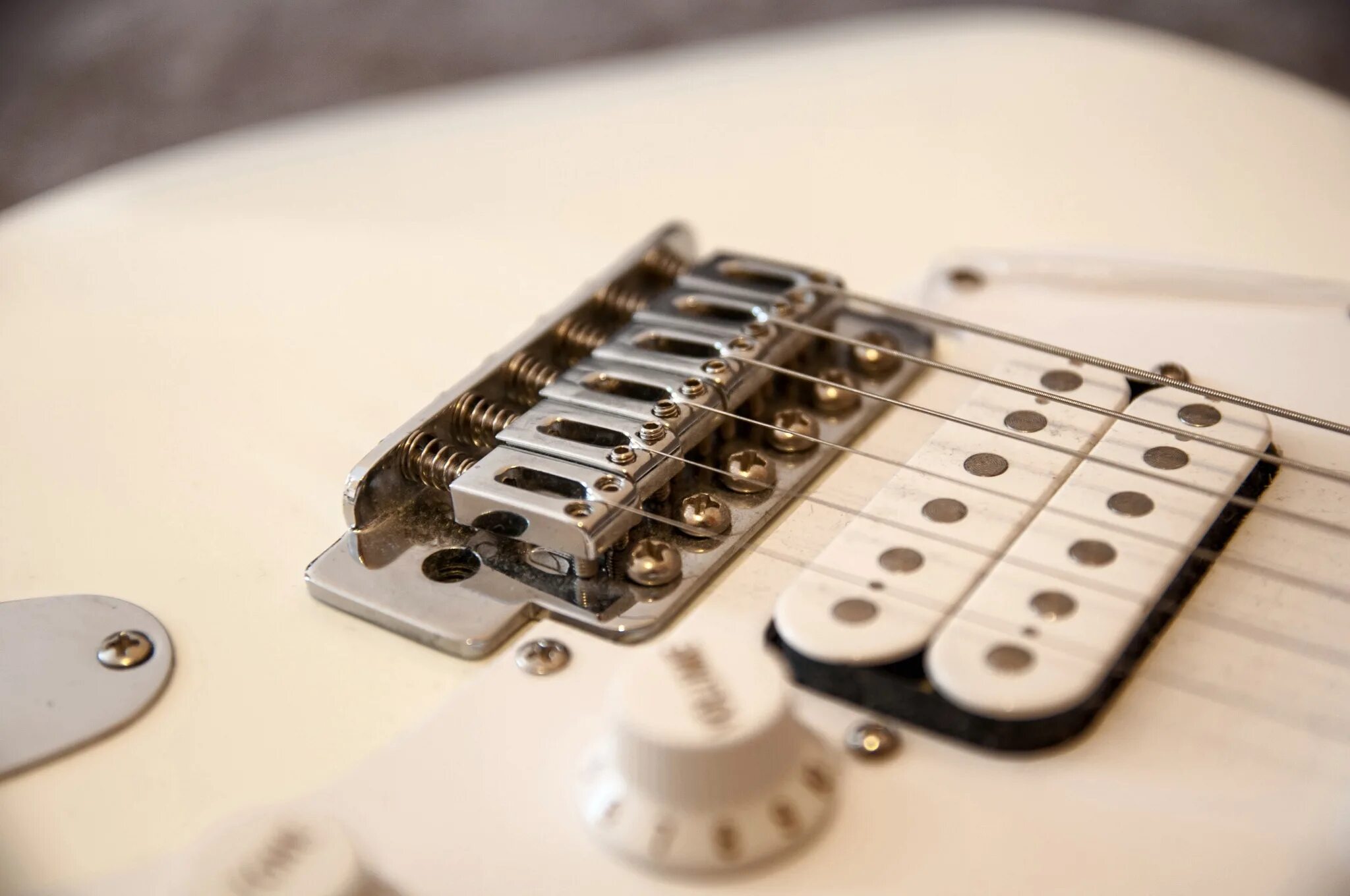 Bullet stratocaster hss. Электрогитара Squier Bullet Stratocaster with Tremolo. Электрогитара Squier Bullet Strat Tremolo HSS Arctic White. Squier Bullet Stratocaster HSS Tremolo Arctic White. Электрогитара Squier Bullet Strat Tremolo HSS.