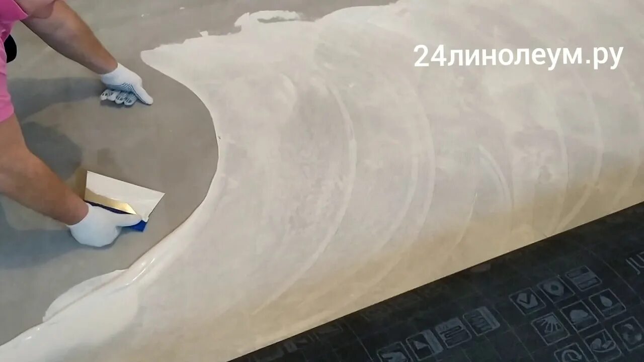Как клеить линолеум на клей. Поклейка линолеума на двп. укладка линолеума люксполкрд. на что лучше приклеить линолеум на фанеру. линолеум укладка в фуру.