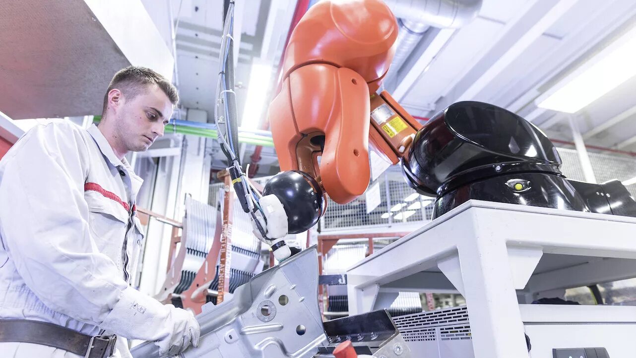 промышленность роботизация. промышленность роботизация. роботизированный манипулятор на производстве fanuc410. отрасли промышленной робототехники. промышленность роботизация.