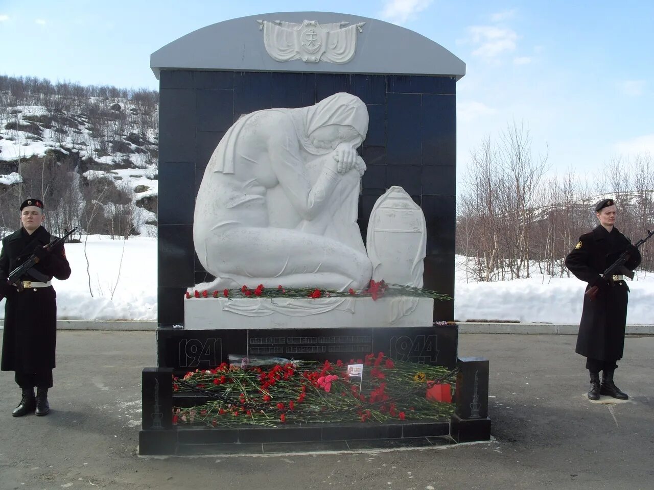 Панорама: Список воинских частей, участвовавших в боях в Долине Славы, памятник,