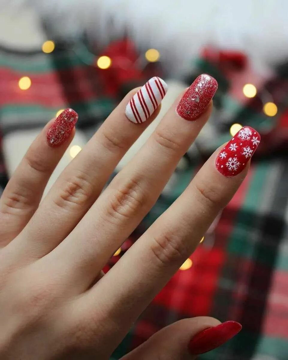 Ново нейл. Зимний маникюр. Новогодние ногти. Маникюр Юрна новый год. Красные новогодние ногти.