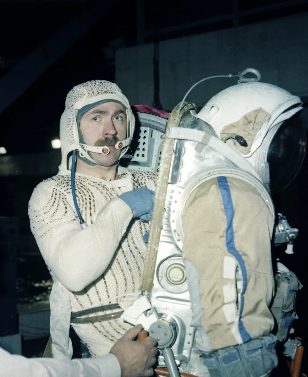 Космонавты были в полете 290 часов. Полещук космонавт Черемхово.