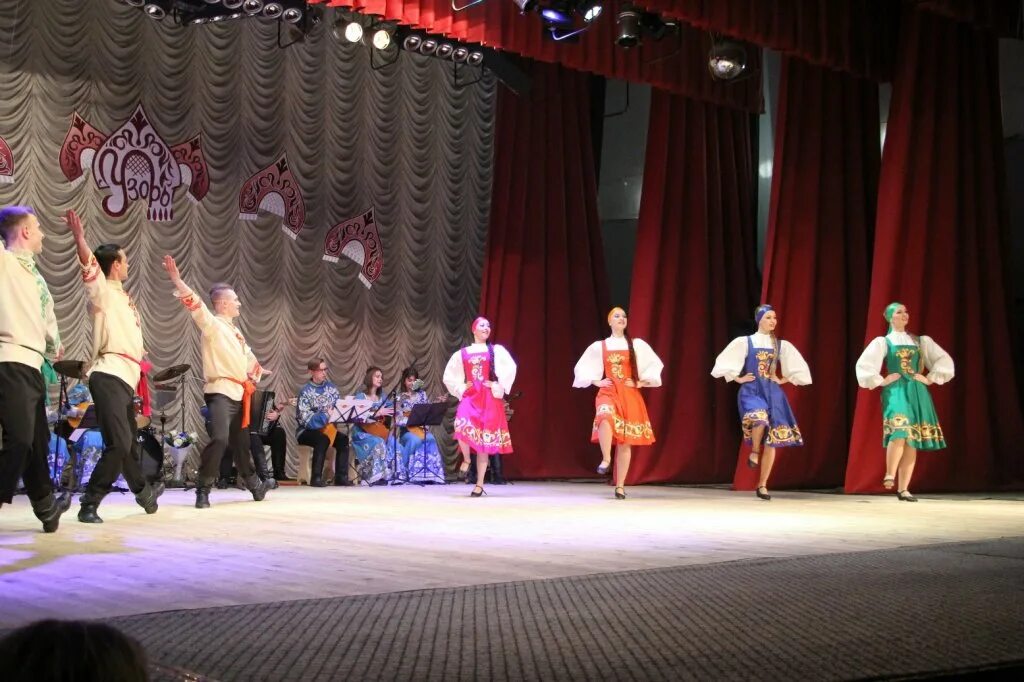 Ансамбль надежды бабкиной. Дк юбилейный александров узорчата. В юбилейном ансамбль. В юбилейном ансамбль. В юбилейном ансамбль.