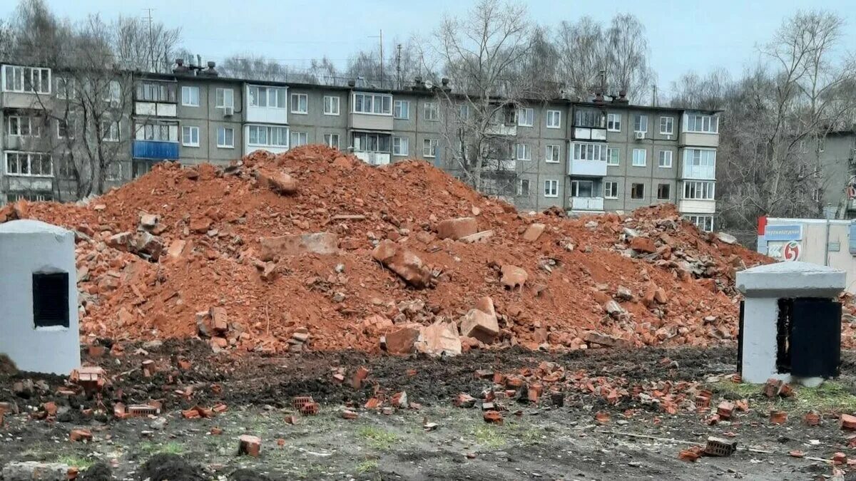В калуге солнечный микрорайон дом старый после пожара снос дома. Улица глинки новокузнецк. Но не снесенных в. Снесенные школы нижний новгород. Снесенный дом.