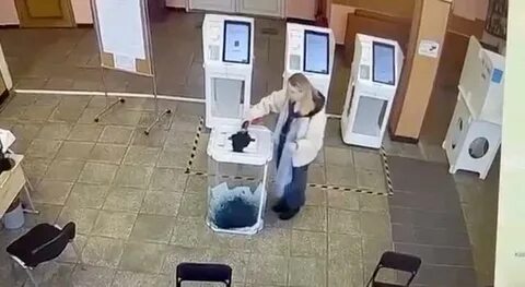 В москве залили зеленкой избирательные бюллетени