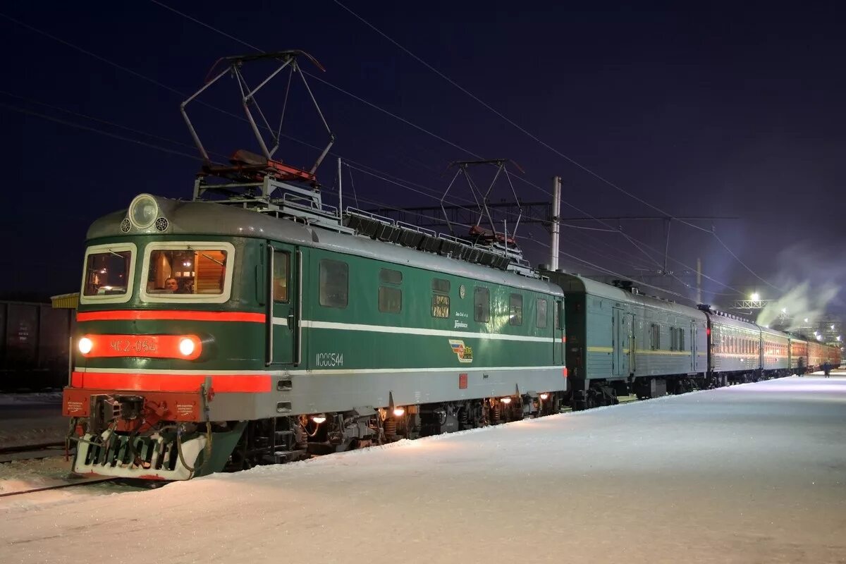 Электровозы пассажирских поездов. Чс2 Томск. Электровоз чс2 + поезд Россия. Чс2 электровоз 1958. Пассажирский электровоз чс2.