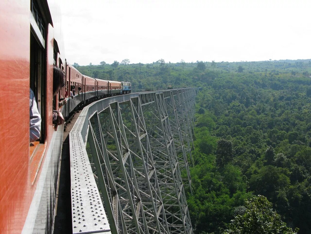 Железнодорожный мост виадук Готейк Мьянма. Мост Готейк в Мьянме. Виадук Готейк в Мьянме мост. Бирма мост ЖД.