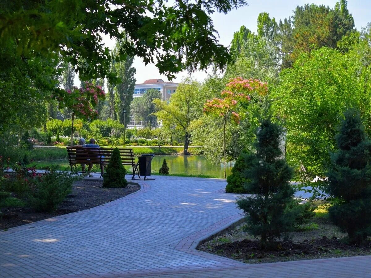 Парк симферополь адреса. Гагаринский парк симферополь. парк гагарина симферополь. парк имени юрия гагарина (симферополь). симферополь набережная гагаринский парк.