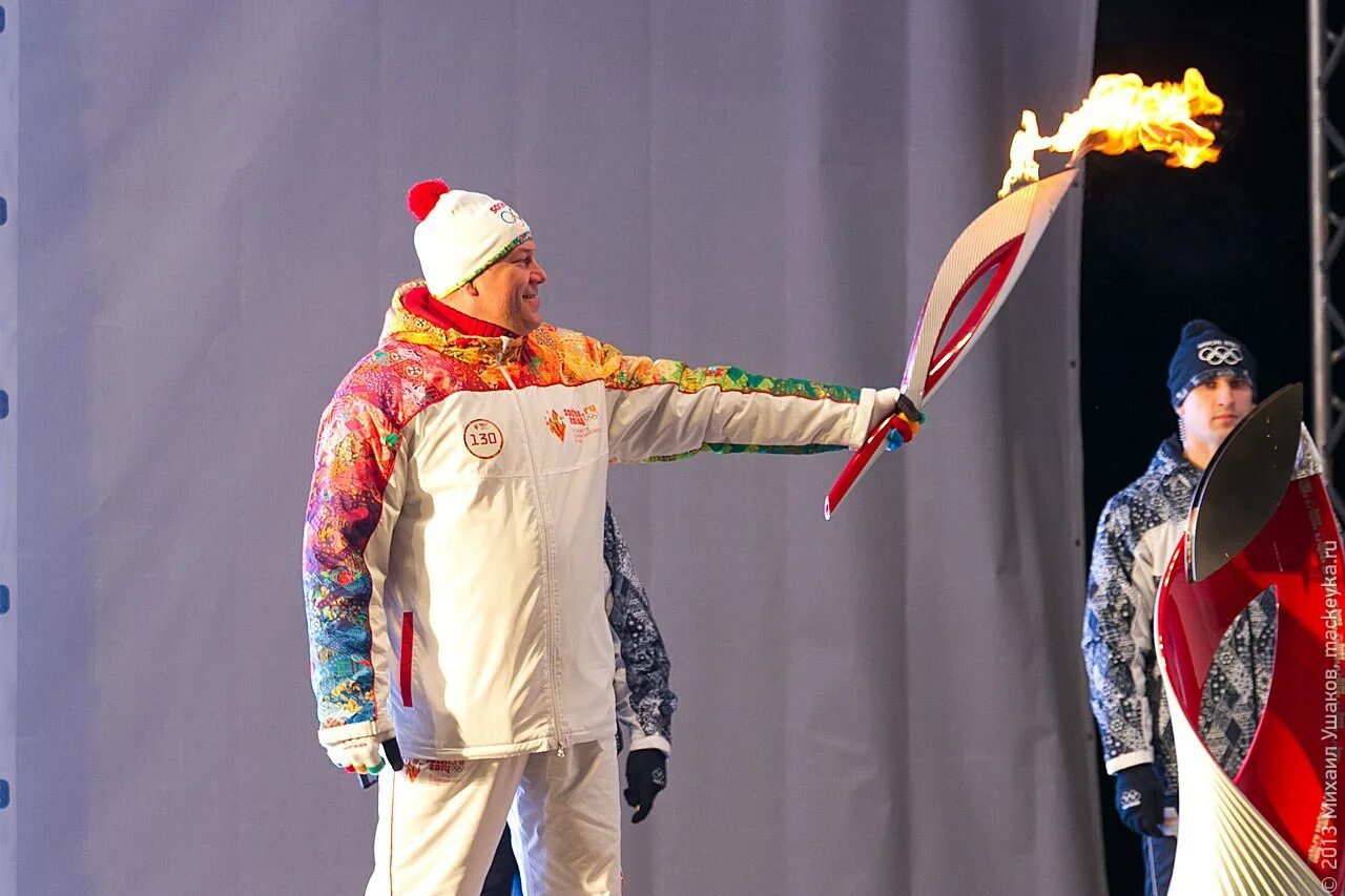 зажжение олимпийского огня в сочи 2014. олимпиада 2022 символы снежинка с олимпийским огнем. факел зимних олимпийских игр в пекине 2022. алина кабаева олимпиада 2014. олимпийский огонь в пекине 2022.