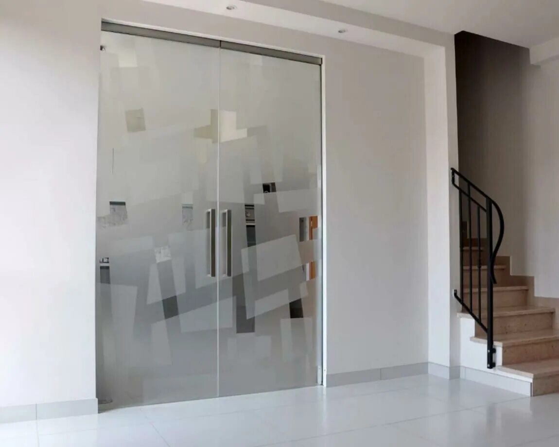 Стеклянные двери в квартиру от компании Glass Market купить в городе Краснодар