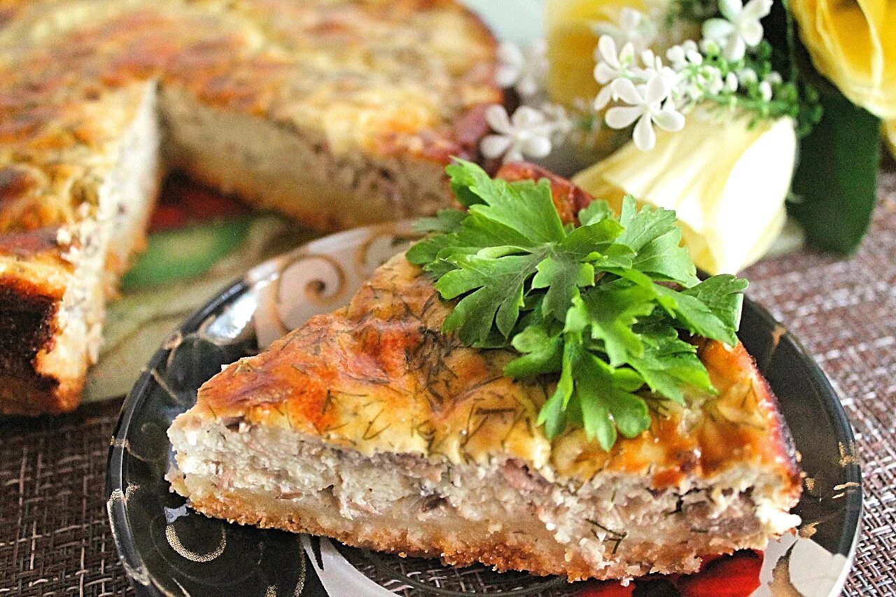 запеканка из сайры и картошки. как приготовить картошку с сайрой. пирог с сайрой и картошкой в духовке. как приготовить картошку с сайрой. пирог на сковороде сайрой и картошкой.