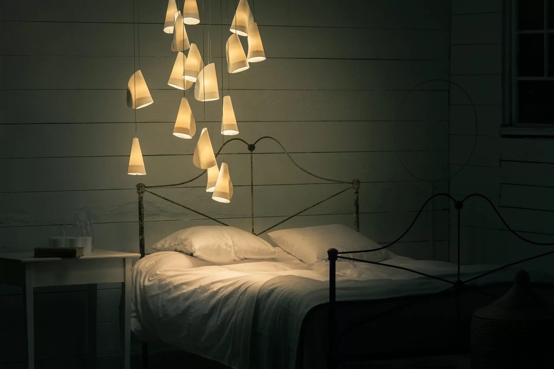 Bedroom lighting. Светильник ночник в спальню. Торшер в спальню. Необычные светильники. Необычные светильники в интерьере.