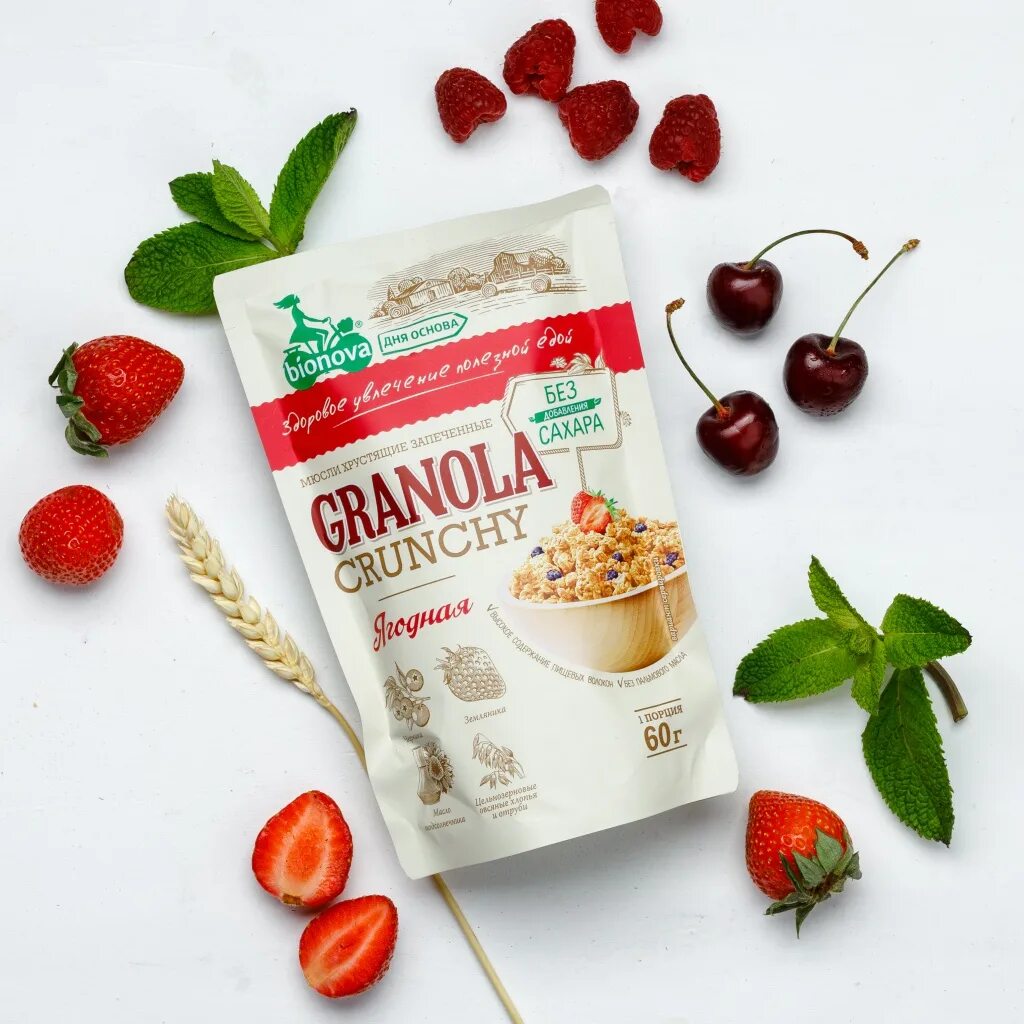 Granola мюсли. Гранола ягодная. Гранола самокат ягодная. Йогурт с гранолой и фруктами. Десерт с гранолой.