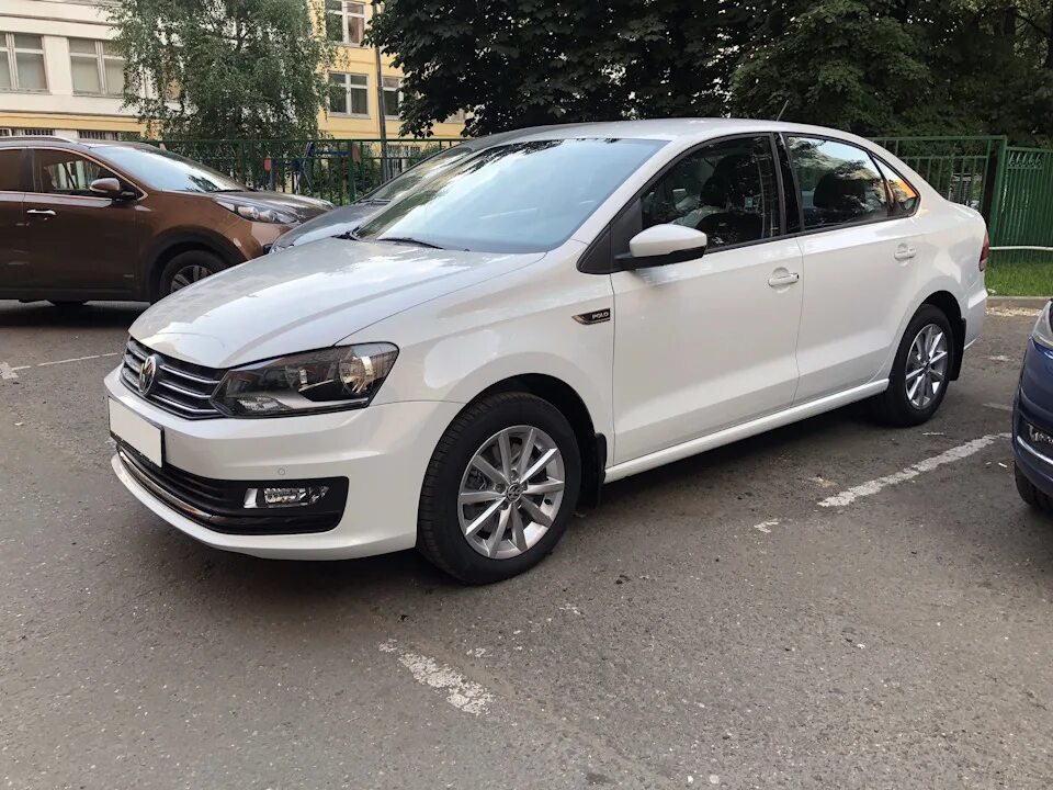 Volkswagen Polo sedan р16. Polo sedan диски r15. Поло седан r15. Литье на Фольксваген поло седан r15.