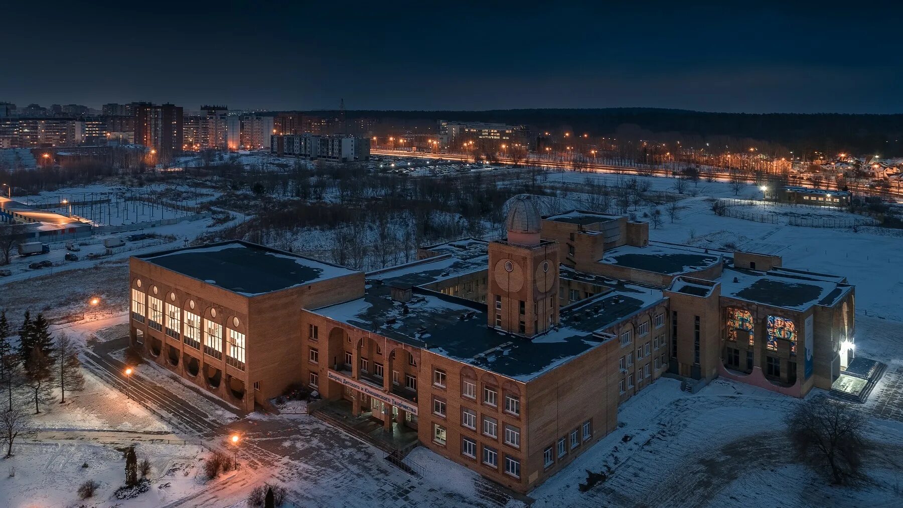 Библиотека нижний новгород автозаводский. ДДЮТ Тольятти. Дворец пионеров Тольятти Автозаводский район. Автозаводский дворец культуры зимой Нижний Новгород. Автозаводский район зима.