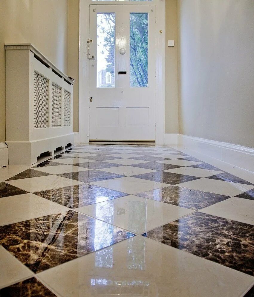 Плитка на пол в жилом доме. Плитка на пол в жилом доме. Напольная плитка в деревянном доме. Кварц винил белый мрамор. Плитка на пол в жилом доме.