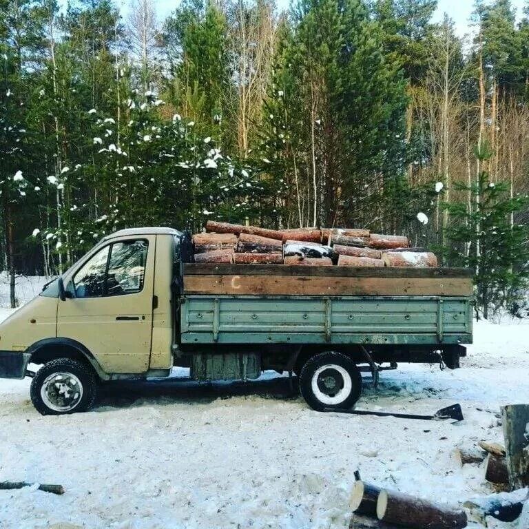 Сколько дров в газели. Газель 4 Куба. Газель с дровами. Дрова в машине Газель. Дрова берёзовые в газели.