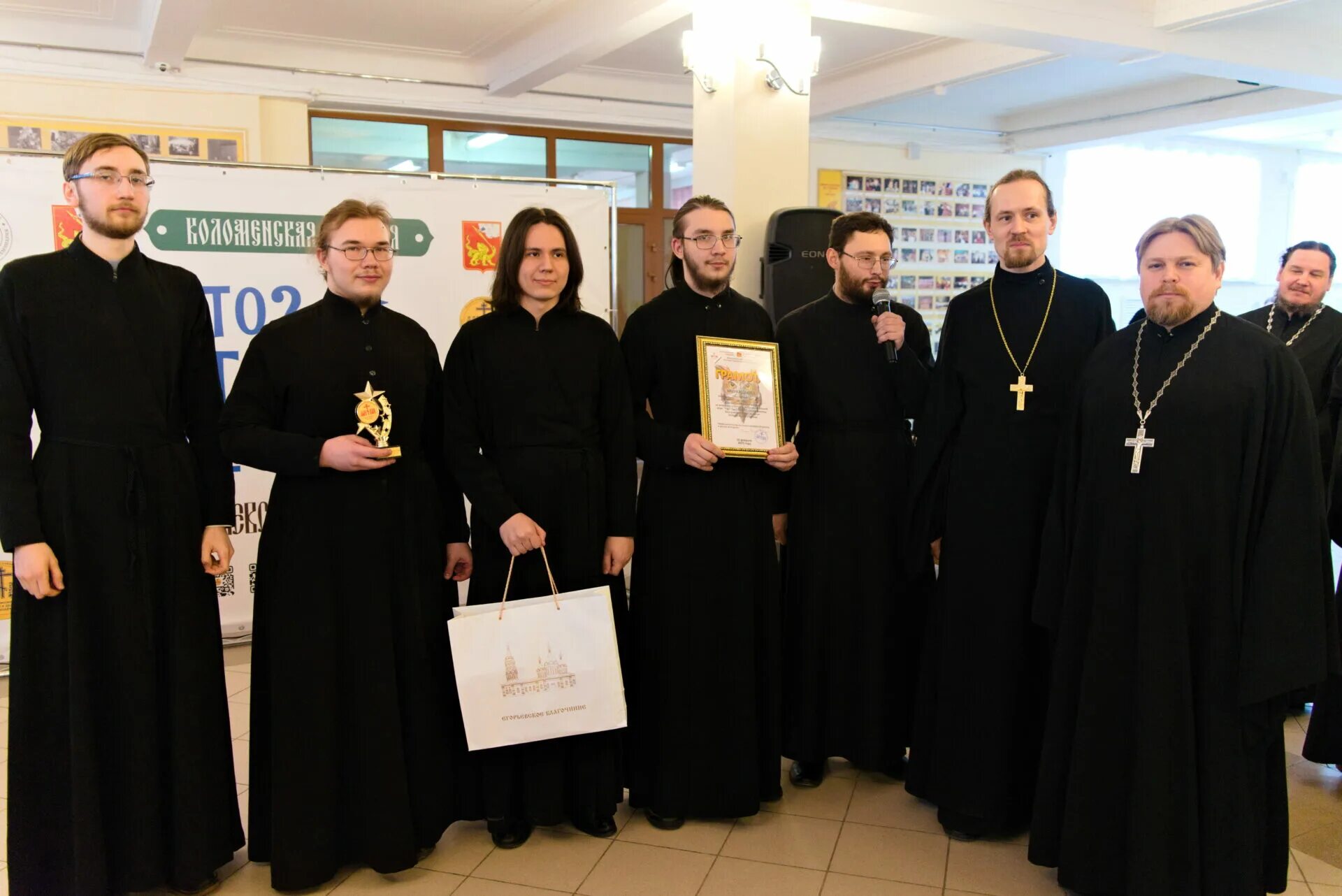 Калужская духовная семинария выпуск 2009. Калужская духовная семинария сайт. Калужская духовная семинария сайт. Калужская духовная семинария. Калужская духовная семинария 1996 год.