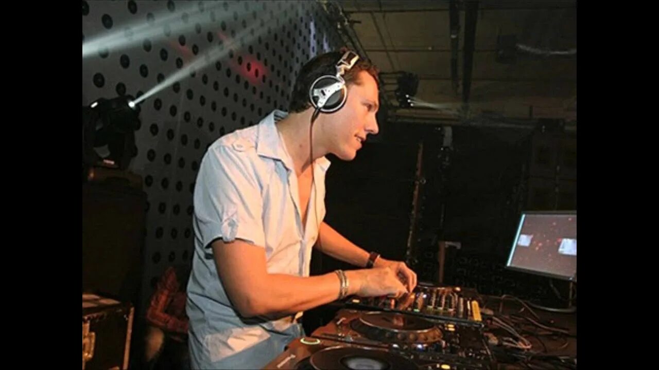 Both tiesto feat 21. Тиесто 2008. Tiesto 2005. Диджей Тиесто 2001 2005. Tiesto концерт 2008.