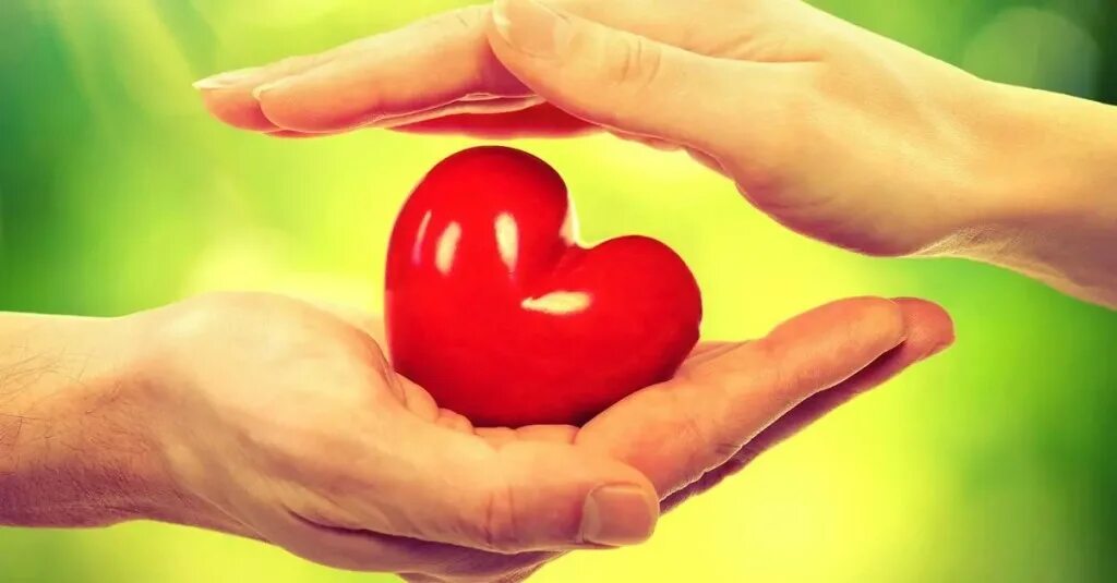 Сердце в руках. Любовь и гармония в семье. Подари любимым здоровье. Сердце в руках. Сердечко руками.