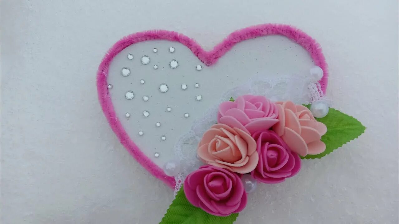 Валентинка из фоамирана глиттерного. Валентинки из фоамирана. Валентинка из глитерного фоамирана. Поделка сердце из фоамирана. Сердечки из фоамирана.