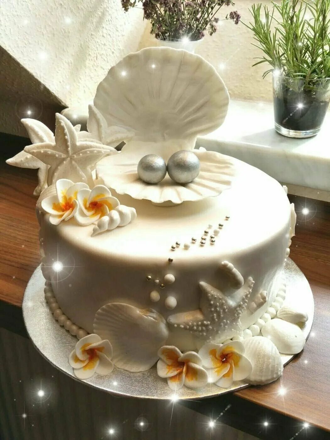 Красивые торты. Свадебный торт с жемчугом. Красивый декор торта. Торт с ракушкой и жемчугом.