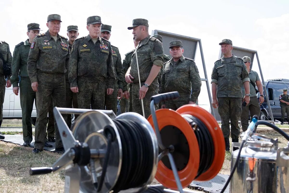 Оск юво. Генерал валерий герасимов кавказ. войска вво. войска юво. военные генералы на полигоне.