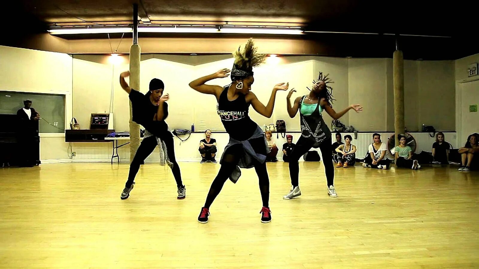 Латиноамериканские танцы. Олимпия ивлева тверк. Стиль стиляги буги вуги. Танцы одежды видео. Хореографические костюмы.