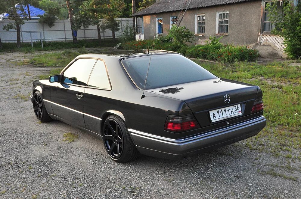 Mercedes coupe 1992. Мерседес бенц w124 e500. 124 литра. Mercedes benz w124 e500. Mercedes w124 coupe.