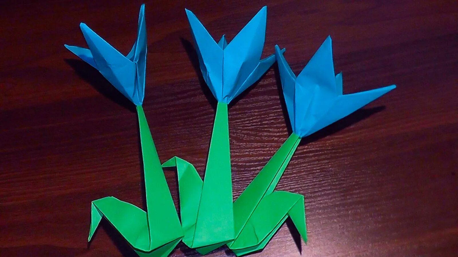 подснежники из цветной бумаги. весенняя аппликация. конструирование весенние цветы. объемная аппликация подснежники. весеннее оригами.